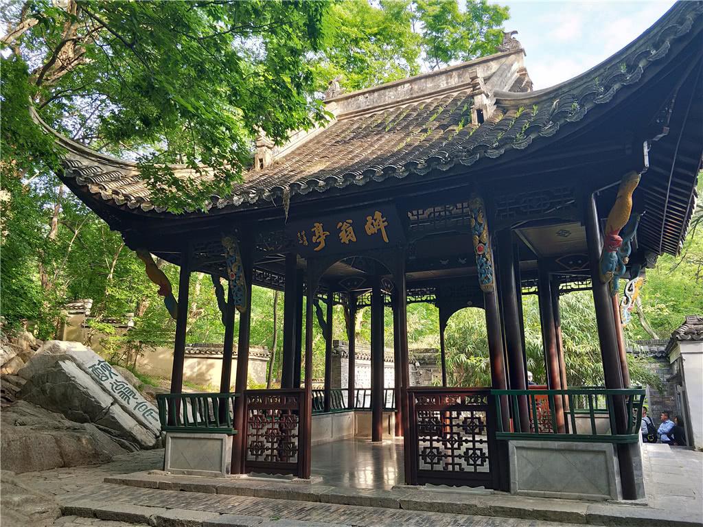 科技革新先锋引领智能生活体验，最新时政要闻重磅发布！