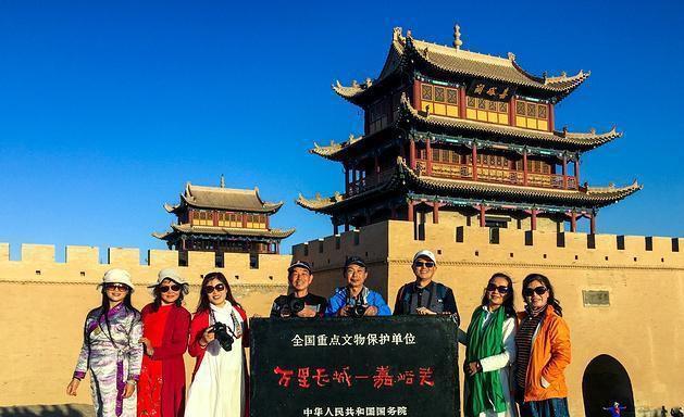 嘉峪关最新动态，古城墙下的温情故事