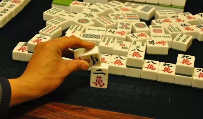 赢话费麻将最新版的犯罪性质提醒，赌博活动违法，请远离
