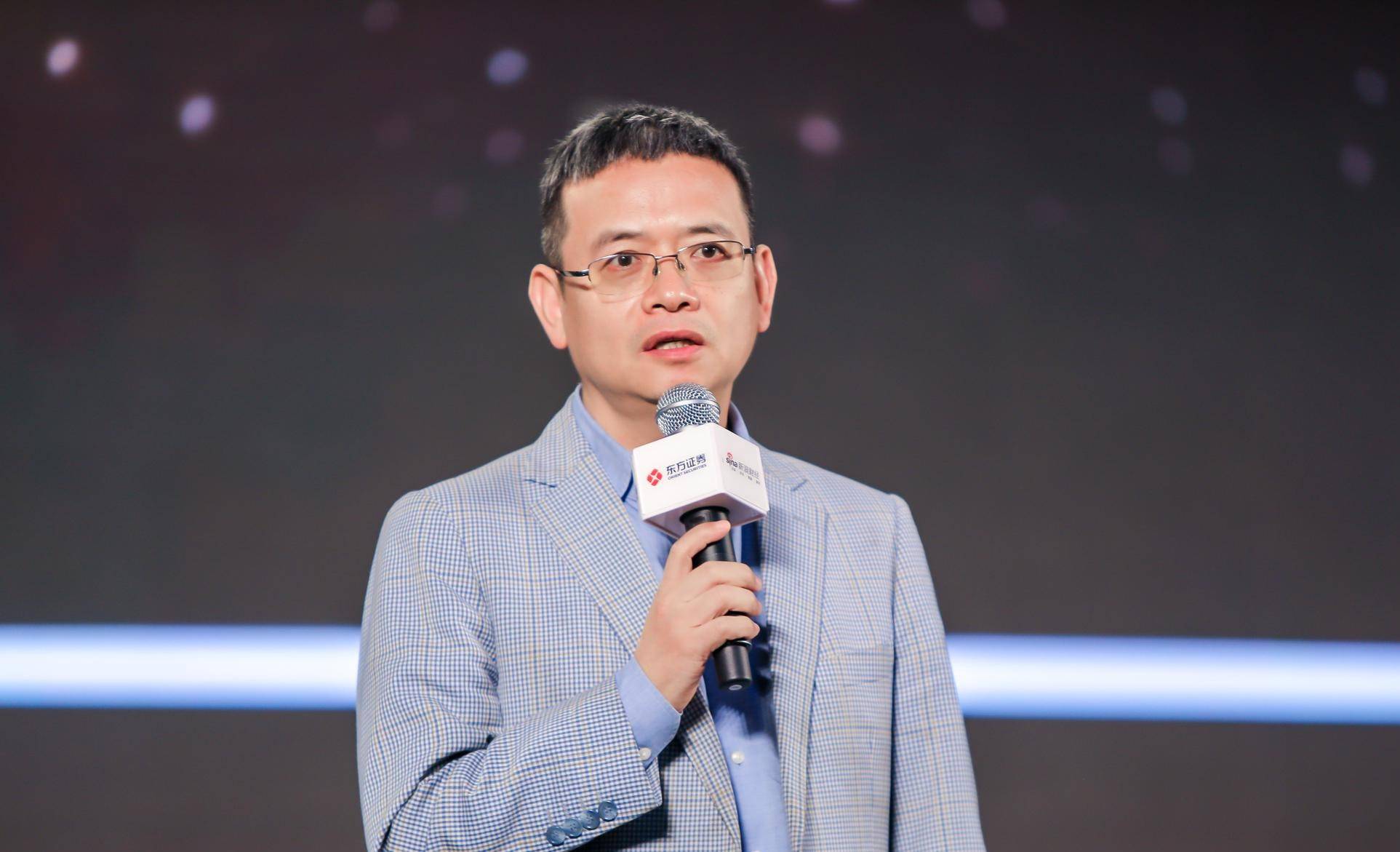 但斌最新微博聚焦科技、文化与生活的话题热议