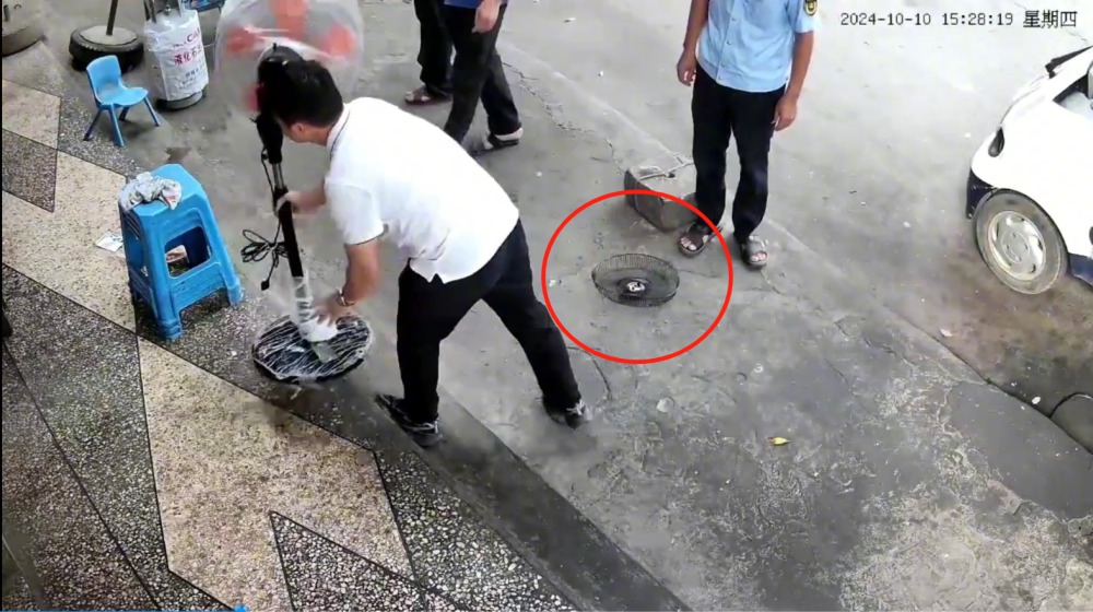 城管摔烂店家风扇事件真相及当地回应解析