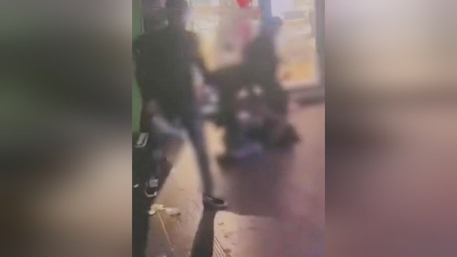 男子被多人持刀围殴倒地不起，事件真相深度解析与社会公正呼唤