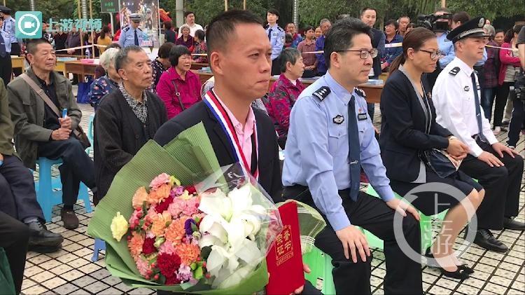 水中救援展现英雄本色，变化、自信与成就的力量