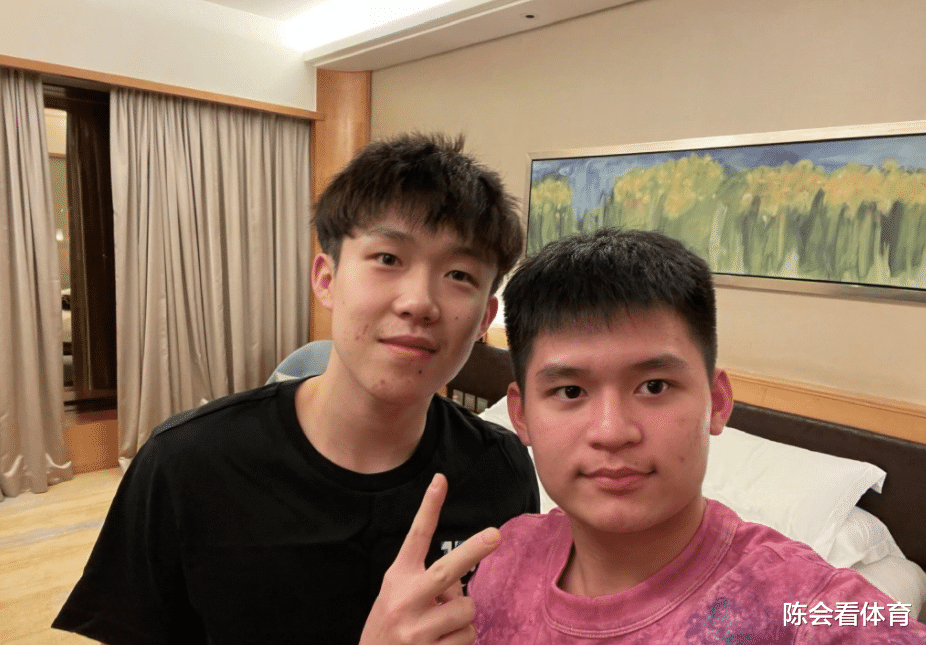 乒坛新星之间的鼓舞与共鸣，王楚钦盛赞林诗栋的才华与潜力