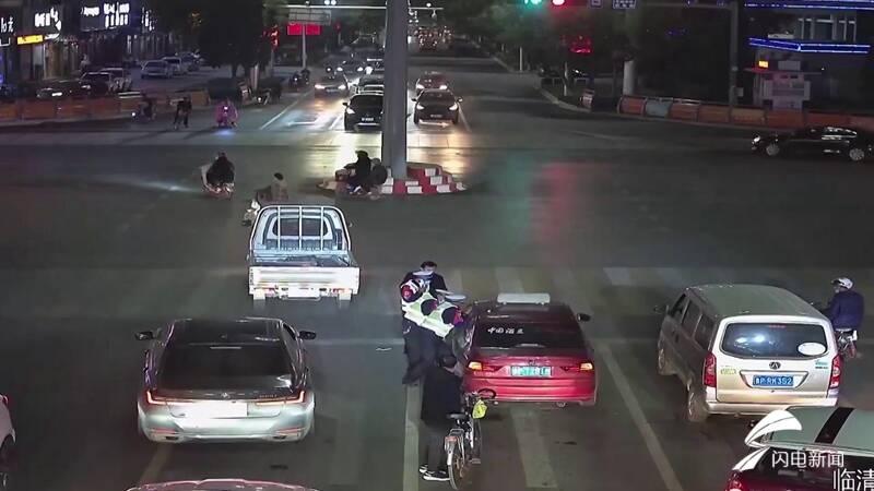 特斯拉无人驾驶出租车重塑出行，方向盘不再是必需的未来出行方式